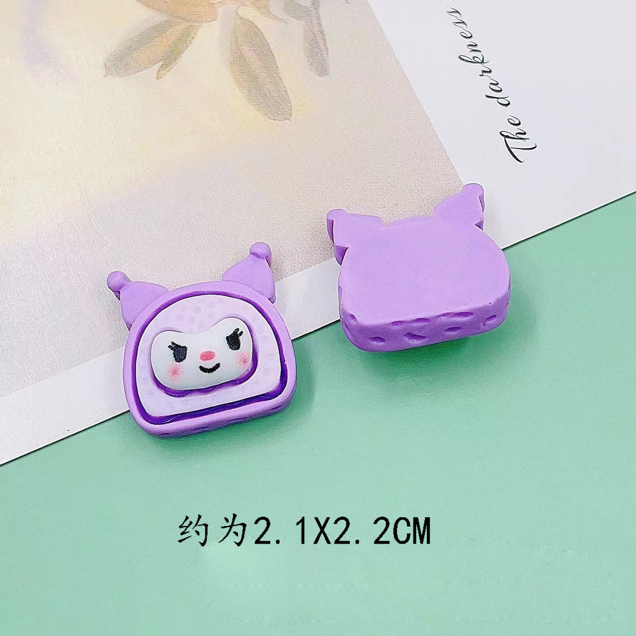 Pequeño Libro Rojo nuevo Sanrio pan de dibujos animados rollo crema pegamento resina DIY accesorios al por mayor teléfono móvil material parche