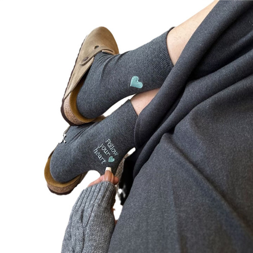 Autumn/Winter Women's Asymmetric Embroidered Heart Ankle Socks with Moisture-Wicking Cotton Yarn for Outerwear