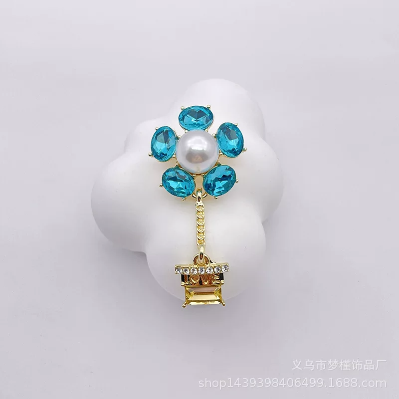 Фигурная брошь цветок, защитное нижнее белье из жемчужной лацк with pin?