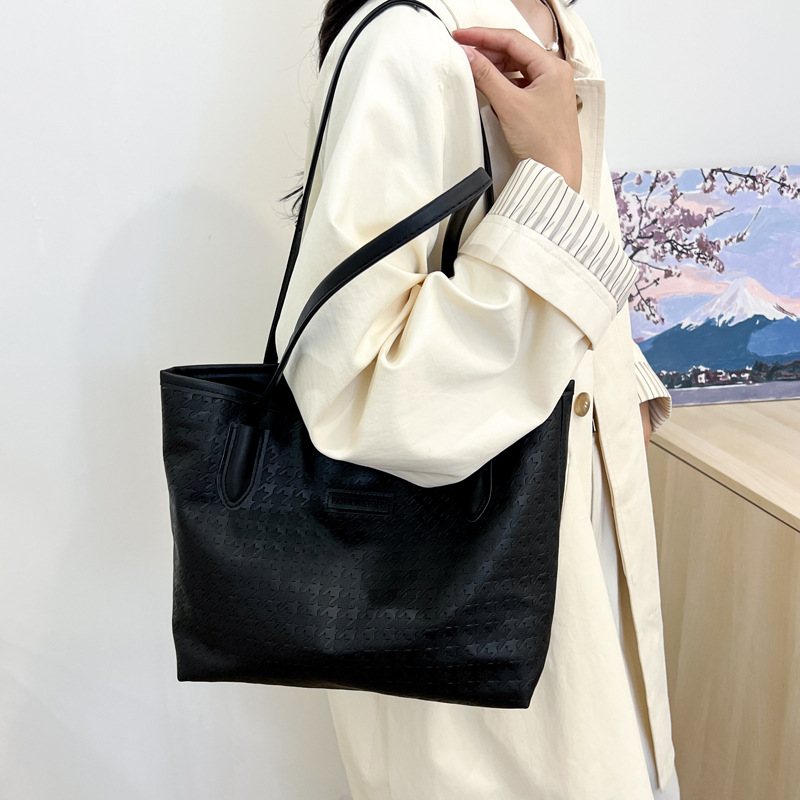 Bolsa de gran capacidad para mujeres 2024 nueva bolsa de hombro de trabajo casual, sensación avanzada de estudiantes universitarios en clase, bolsa de viaje