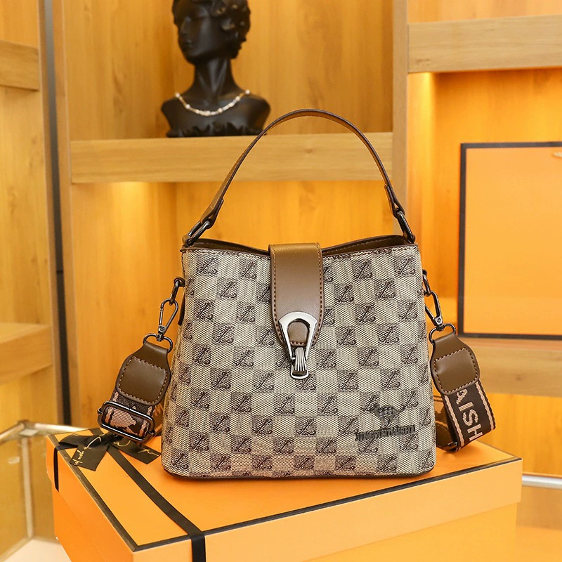 Capacious shoulder bag, retro one-shoulder bag, high-quality style