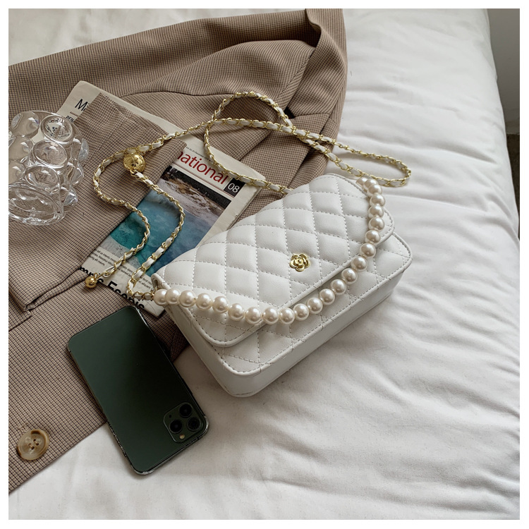 Fashion Pearl Chain Rhombus Embroidery Thread Messenger Small Square Bag Wholesale display picture 124