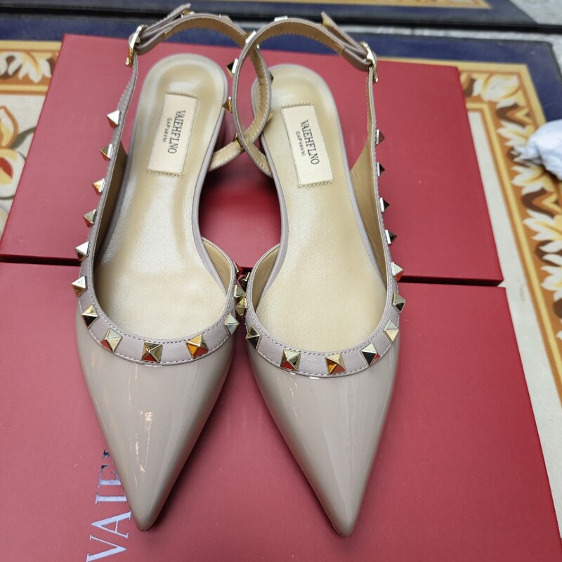 Women's Single-Strap Sandals 2026 New V-Style Studded Pointed High Heels with Thin Straps and Closed Toe, Fairy-Style Summer