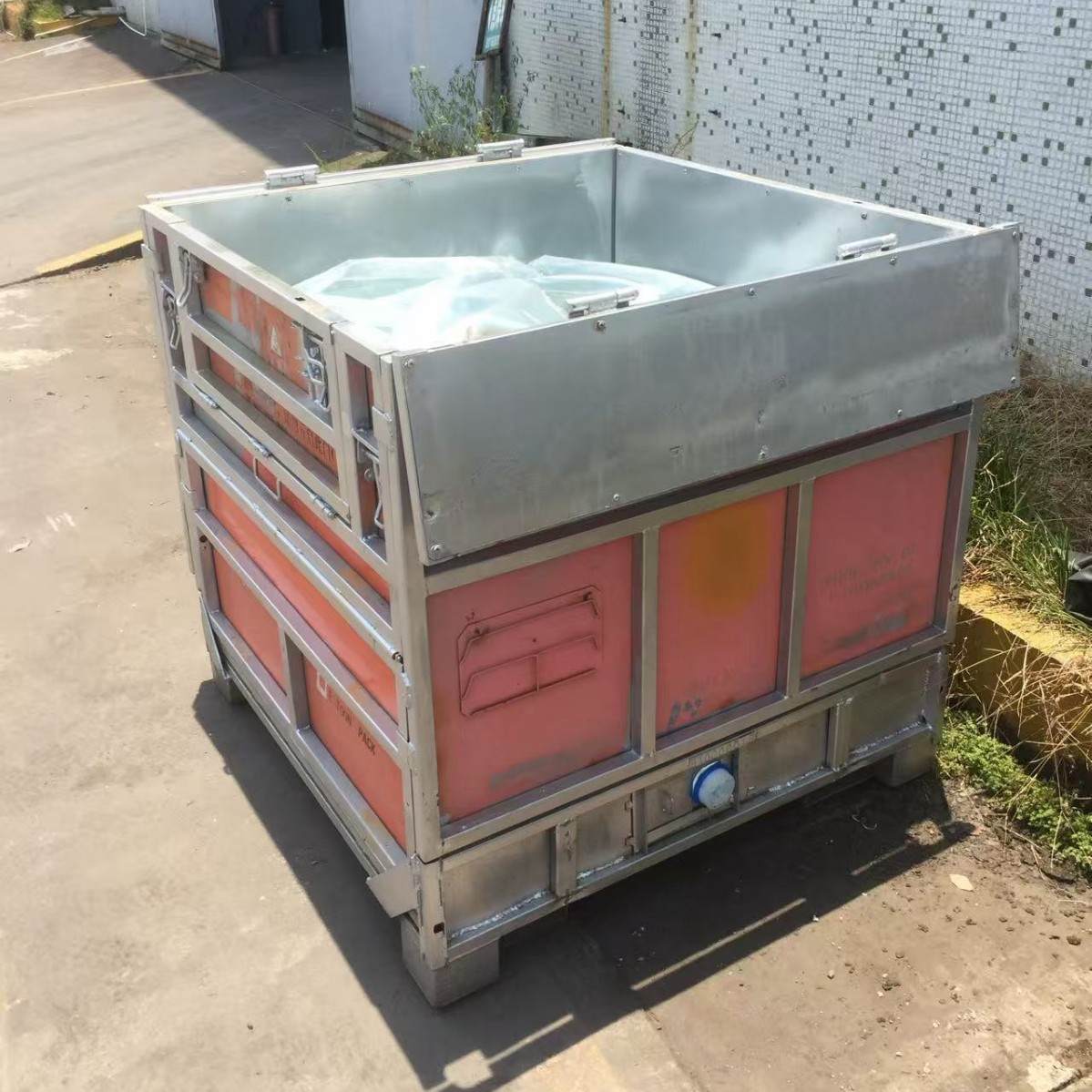 碳钢防腐大型立式液体储罐带保温层耐高压化工液体存储设备液体箱