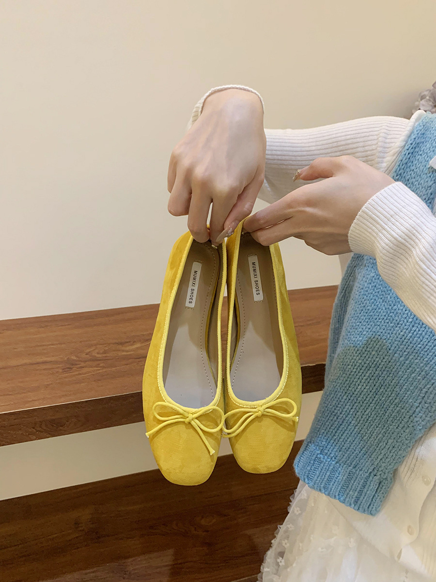 Zapatos rojos retrógrados de altura interior zapatos de mujer 2025 nuevos zapatos de ballet rosa de primavera francesa suaves