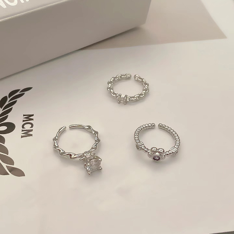Adjustable small design sophisticated universal ring with zircon