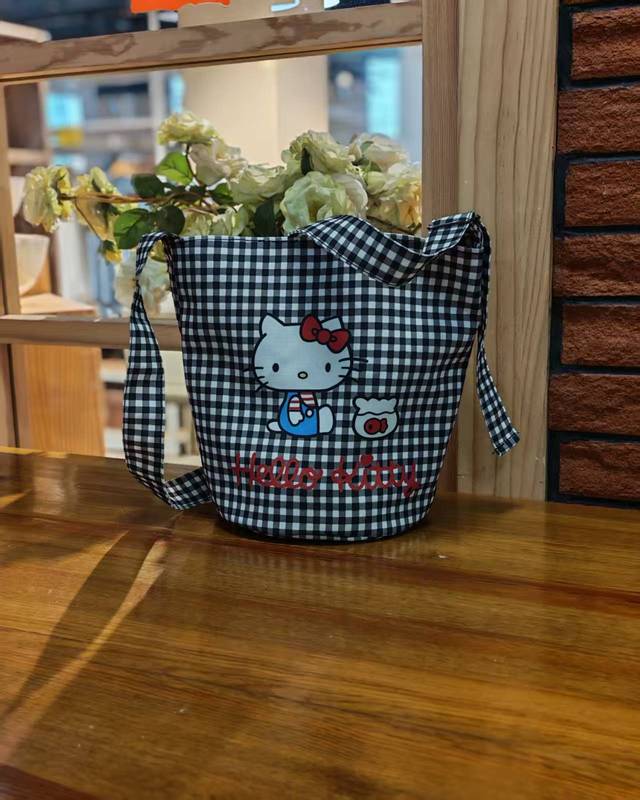 hello Kitty女士单肩水桶包红格子黑格子包包格纹kt斜挎单肩包女|undefined