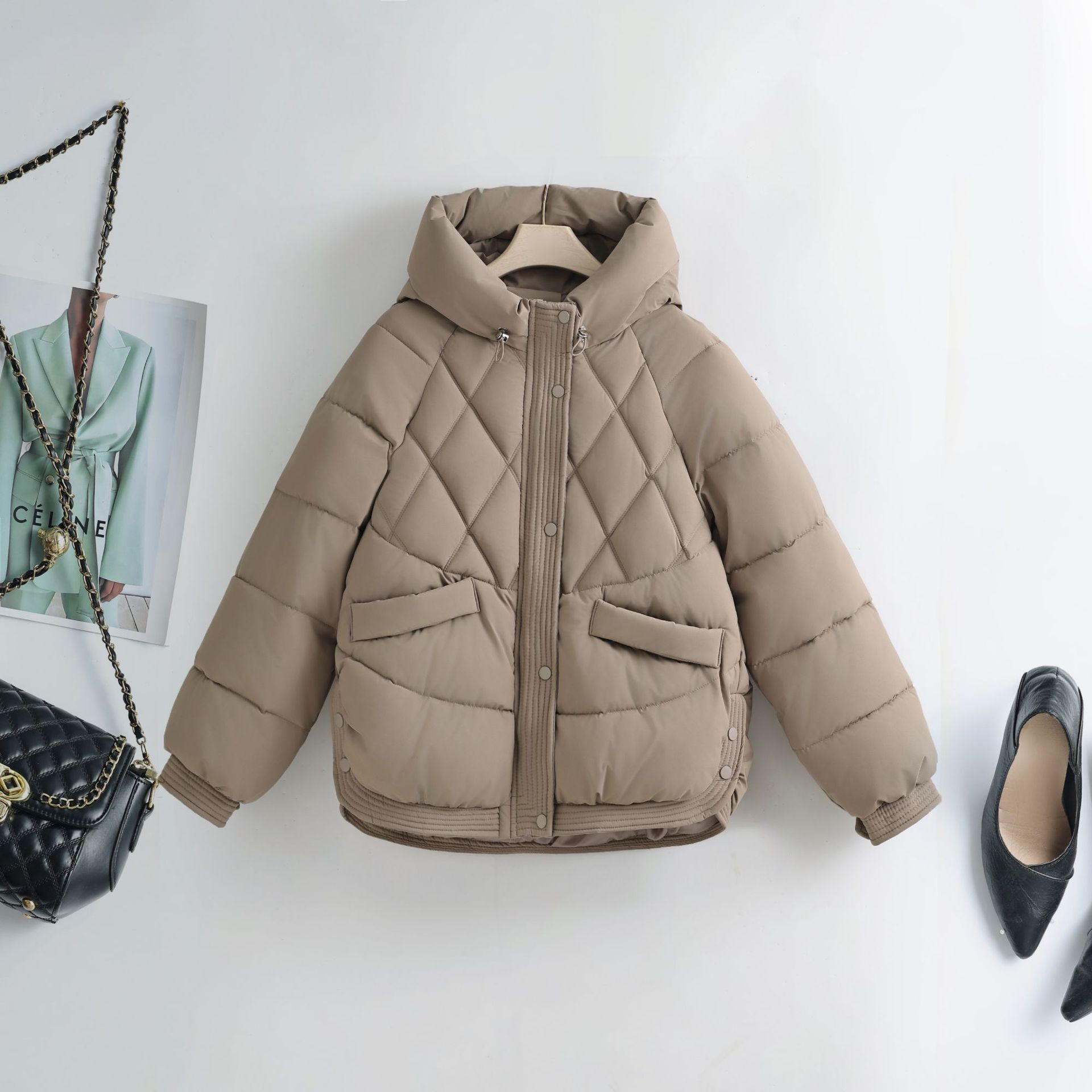 Nuevo hombre pequeño engrosado ropa de algodón 2025 corto invierno suelto estilo coreano de pan de alumno chaqueta chaqueta de algodón