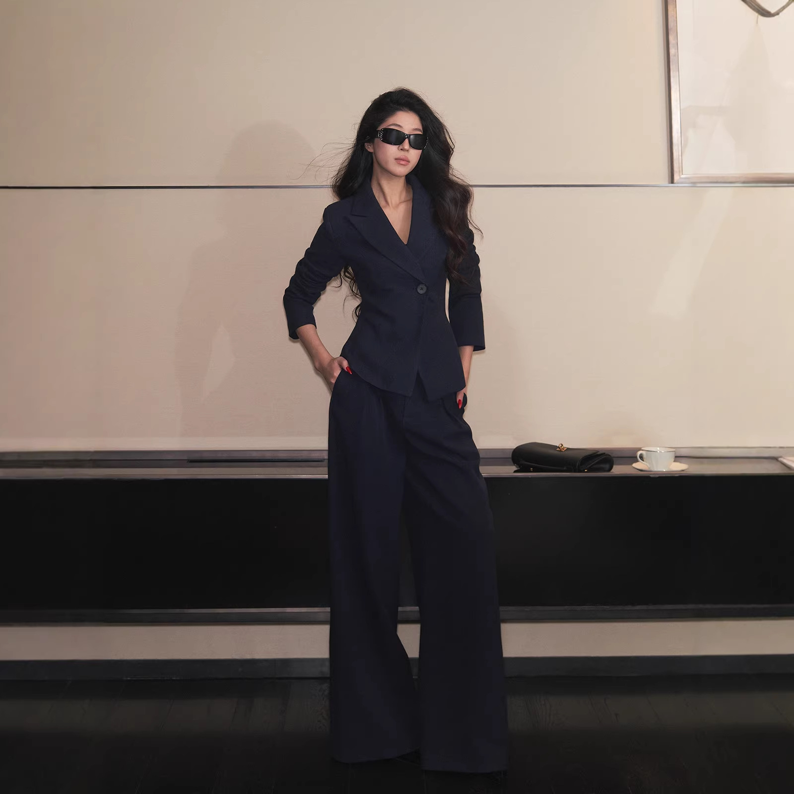 6689 New Plus-Size Women's Fashion Stylish Set, Flattering for Slightly Plump Figures, High-End Top and Wide-Leg Pants Two-Piece Set