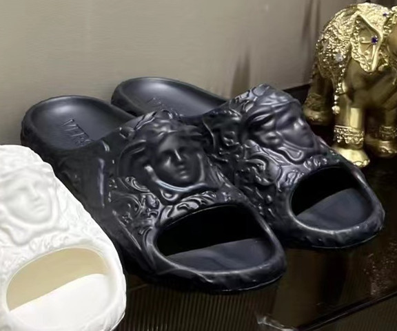 Zapatillas para mujeres frescas en el hogar, zapatillas para parejas domésticas, suela suave antideslizante Eva universal, comercio exterior para hombres, ligero y cómodo.