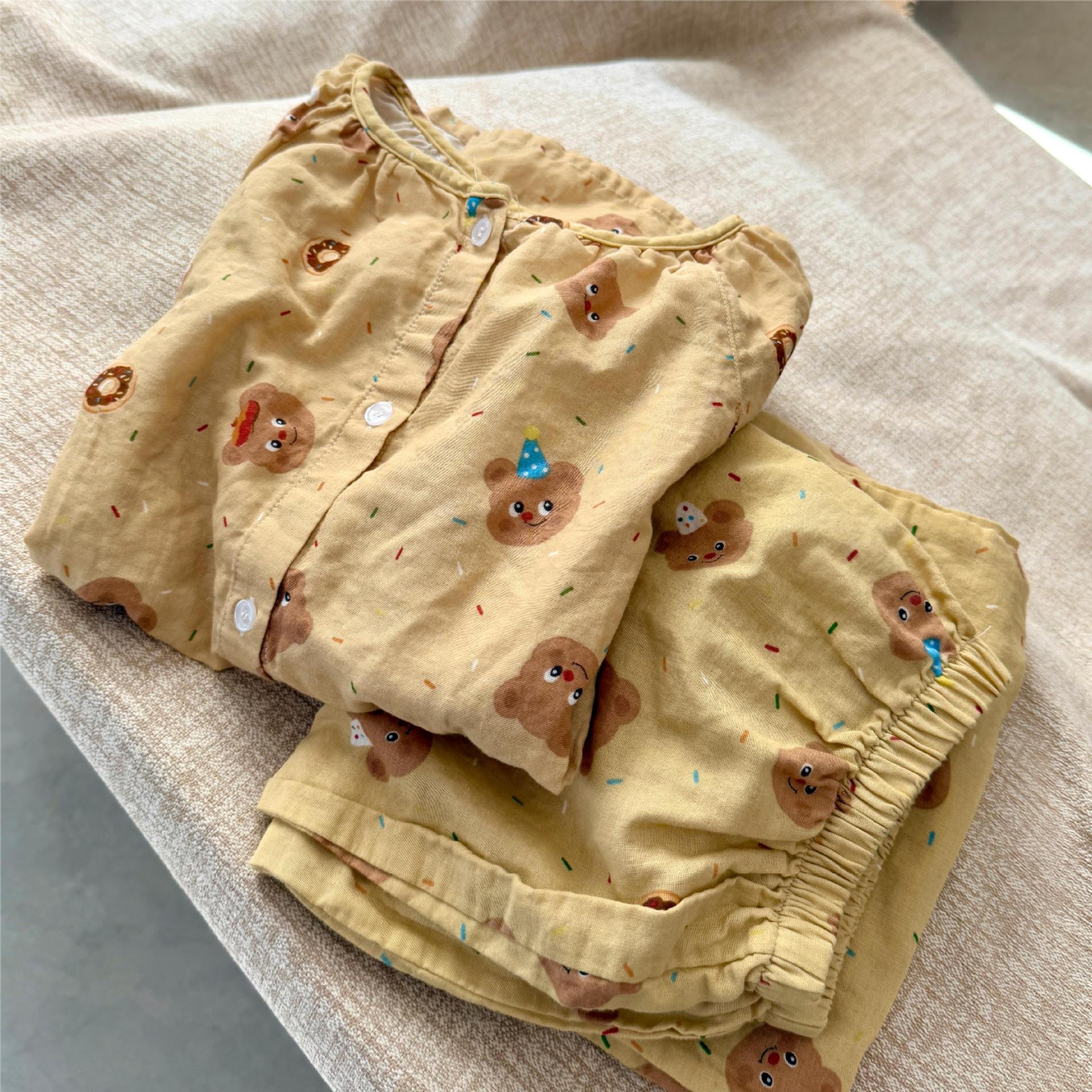 Long-sleeve with a round collar, trousers, with little bears