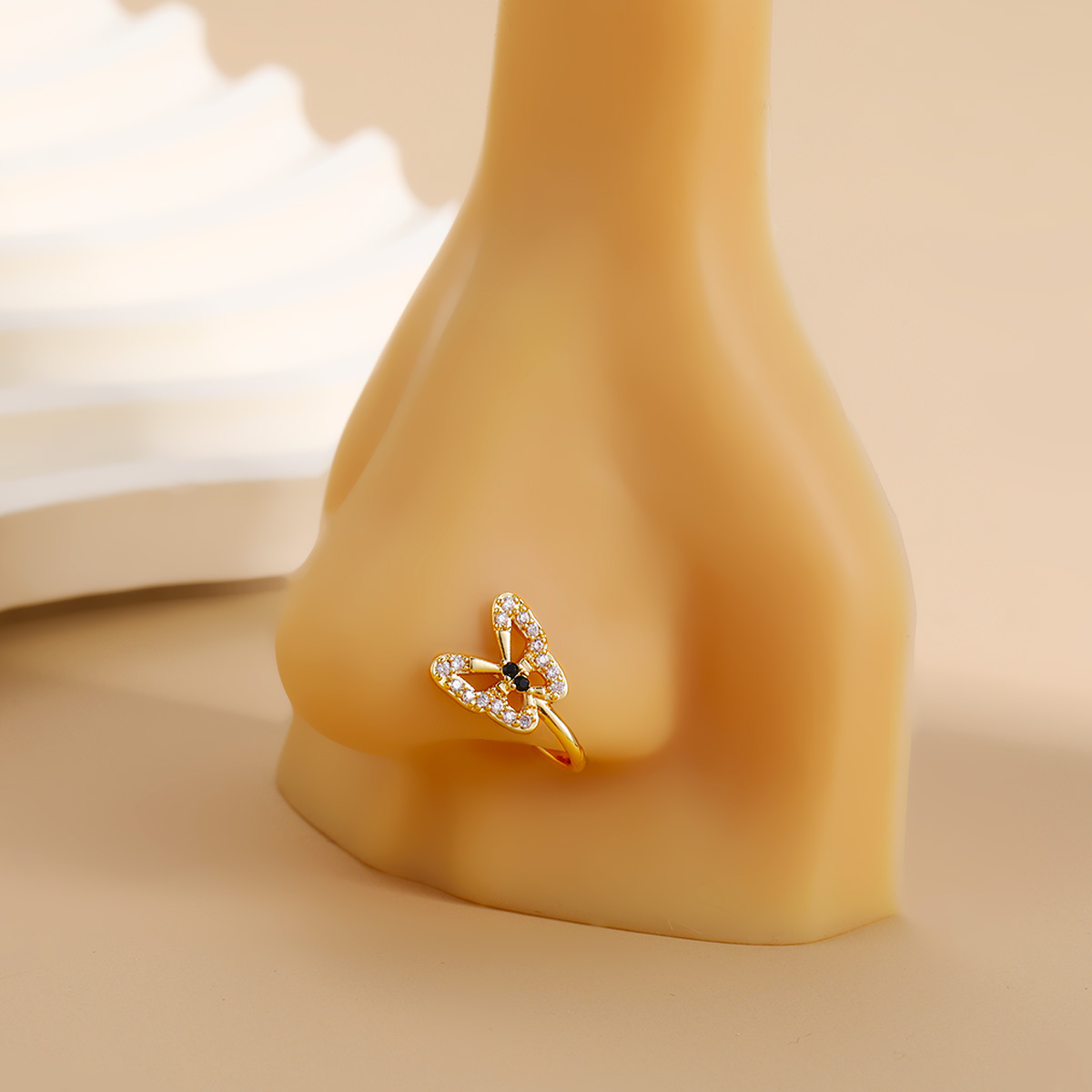 Gioielli transfrontalieri in stile europeo e americano, semplici fermagli a forma di U con strass a forma di farfalla, personalità e moda_voghion.com