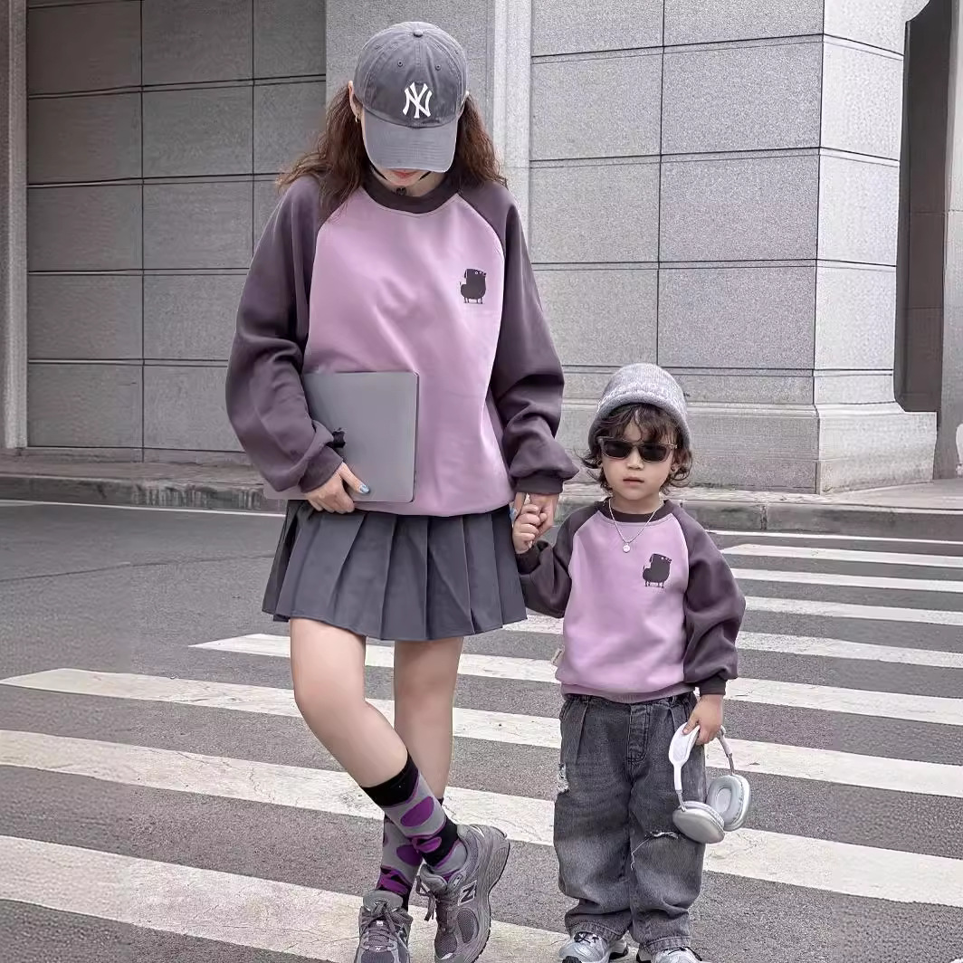 Otoño estilo universitario japonés y coreano detrás de dibujos animados estampado de graffiti cuello redondo ropa para padres e hijos para niños QZ303 lindo