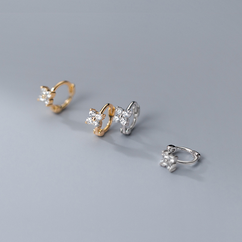 Eloch s925 botón de orejas de plata para mujeres estilo coreano simple con diamantes de cuatro flores dulces y lindos temperamento pendientes G8602