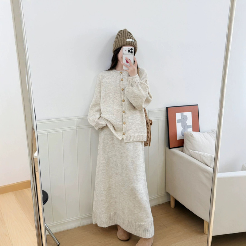Korean-style solid-color maternity two-piece set for women, 2026 autumn/winter new collection, featuring a cardigan sweater top and a midi skirt