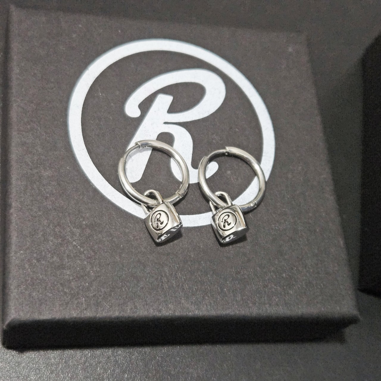 NANA Nanjing Lock Earring for Women, Trendy Punk R Lock Drop Earrings, Advanced Feel Y2K Earring Hoops, Simple Design, Niche