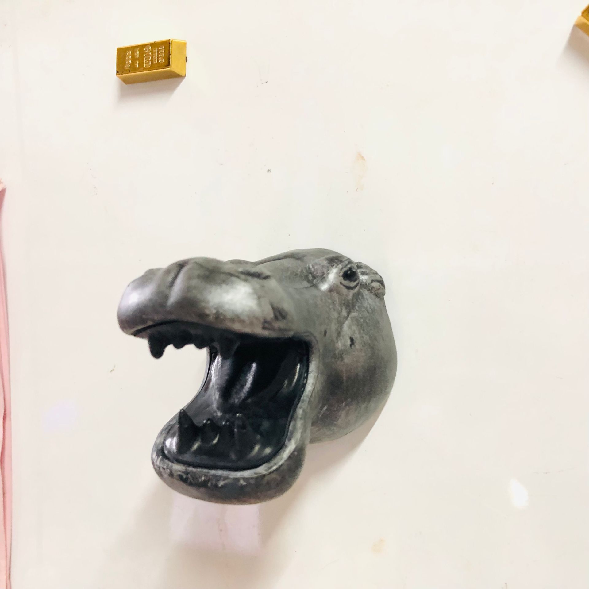 Nueva caja de PVC tarjeta de color de embalaje hipopótamo bestia cabeza Abrebotellas con imán de adsorción etiqueta engomada del refrigerador lindo abrebotellas