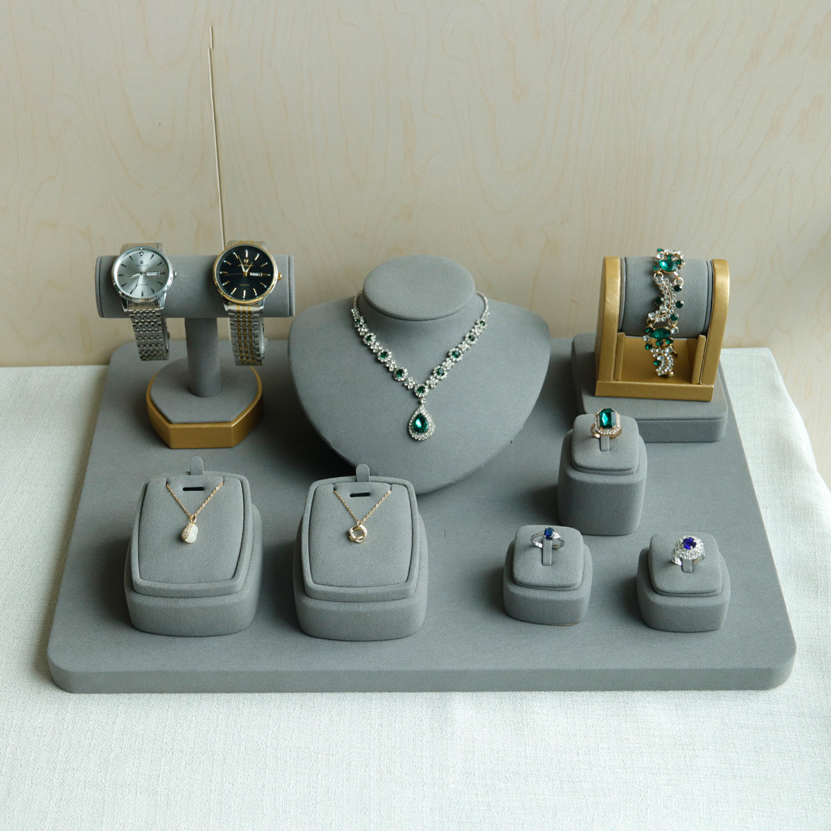 ¿̨˻ɫ鱦չʾ׹μָܽм