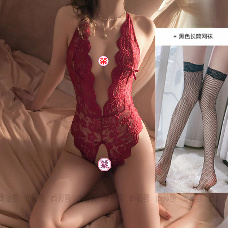 빨간색 점프수트 + 검은색 망사스타킹