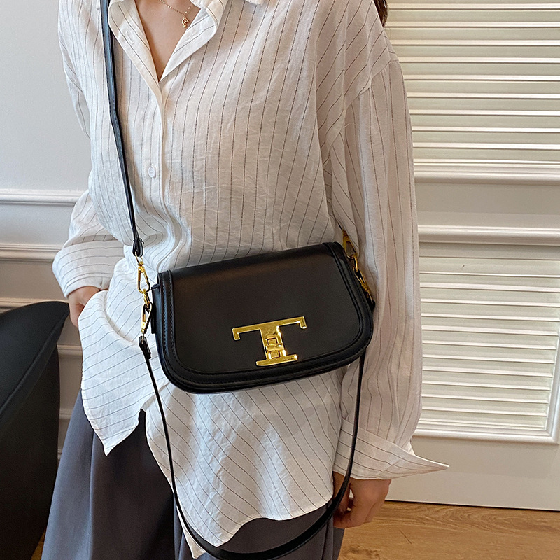 A principios de otoño 2025 nuevo bolso de mujer nicho bolso de diseño original bolso de brazo de moda moda moda bolsa de silla versátil bolso de tramo inclinado