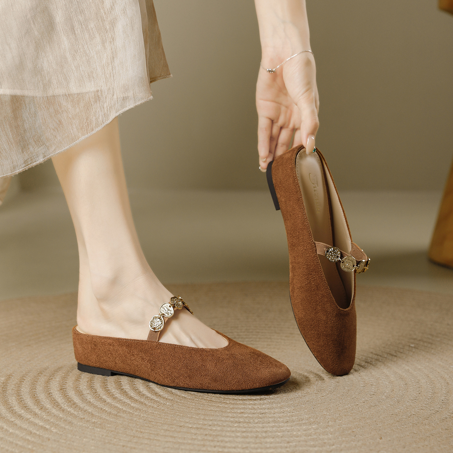 French Retro Baotou Sandals for Women's Outer Wear 2025 New Summer Casual, Comfortable and Not Tiring, Half-Slippers with Increased Height Inside the Feet