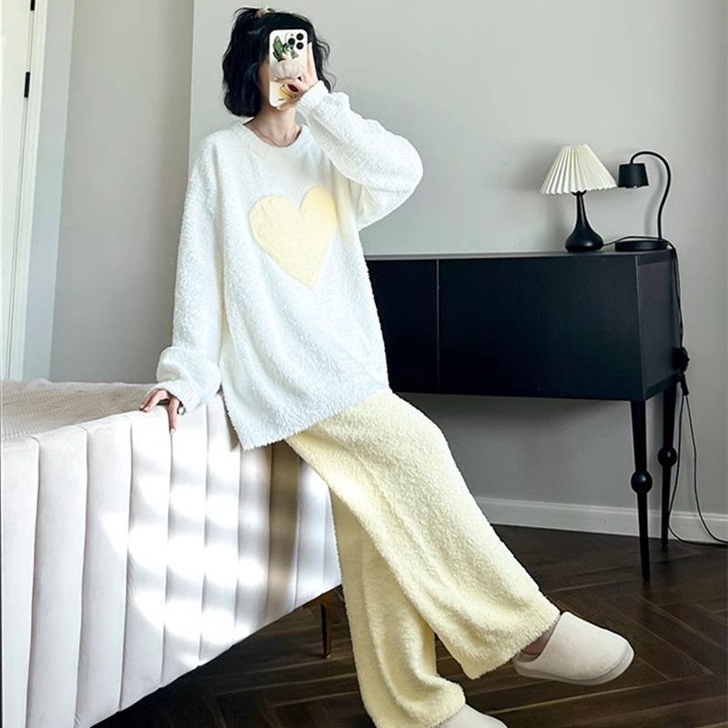 Al por mayor transfronterizo nuevo amor de invierno cuello redondo chaqueta mitad pijama de terciopelo caricatura dulce ropa cálida para el hogar