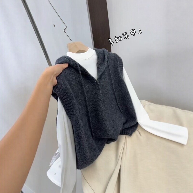 Plus-size stylish knitted hooded vest for women, autumn Korean-style loose and slimming sleeveless sweater vest top for plus-size ladies