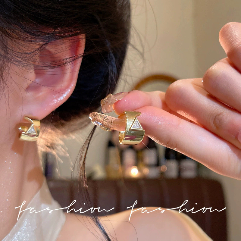 925 aguja de plata estilo de Hong Kong retro pendientes de metal pendientes de anillo liso geométrico de alto grado de las mujeres pendientes exagerados del viajero del todo-fósforo
