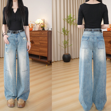 2026 Early Spring New Style Washed Designer Light Blue Ripped Narrow-Fit Knife-Cut Jeans with Pattern Dyeing