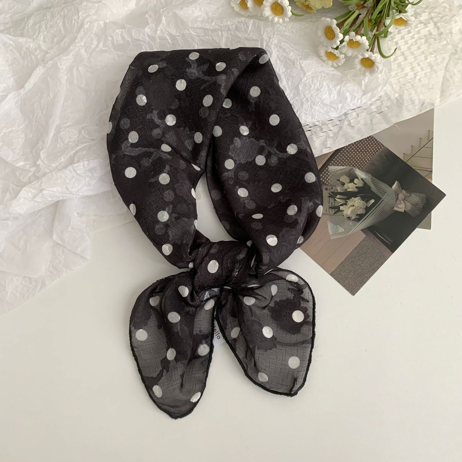 Bufanda de seda, bufanda cuadrada pequeña, sentido de alta gama, sentido de la atmósfera de todo fósforo coreano, pañuelo fino de primavera y verano, accesorios para el cabello pastoral femenino de verano