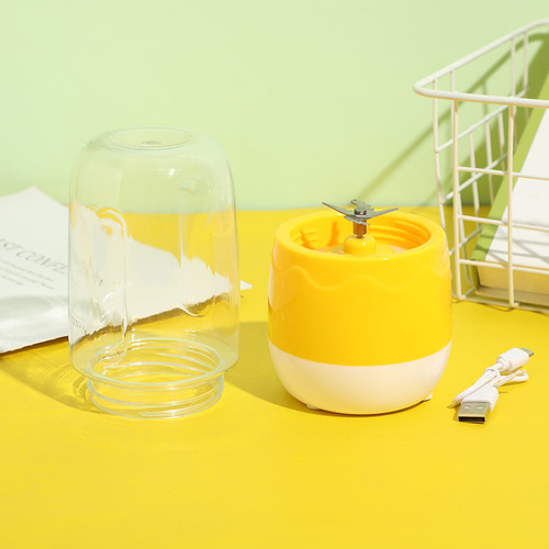 Wholesale Manufacturer Small Yellow Duck Juicer, Mini Multifunctional Portable Charging Juicer Cup, Household Separating Juice Maker