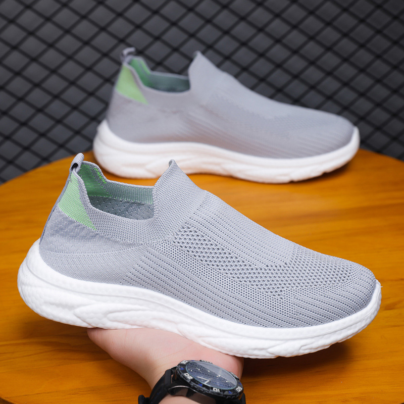 Zapatos de hombre transfronterizos perezosos de un pie 2025 primavera y verano malla zapatos de hombre zapatos casuales zapatos de todo fósforo de color sólido de fondo suave tejido volador