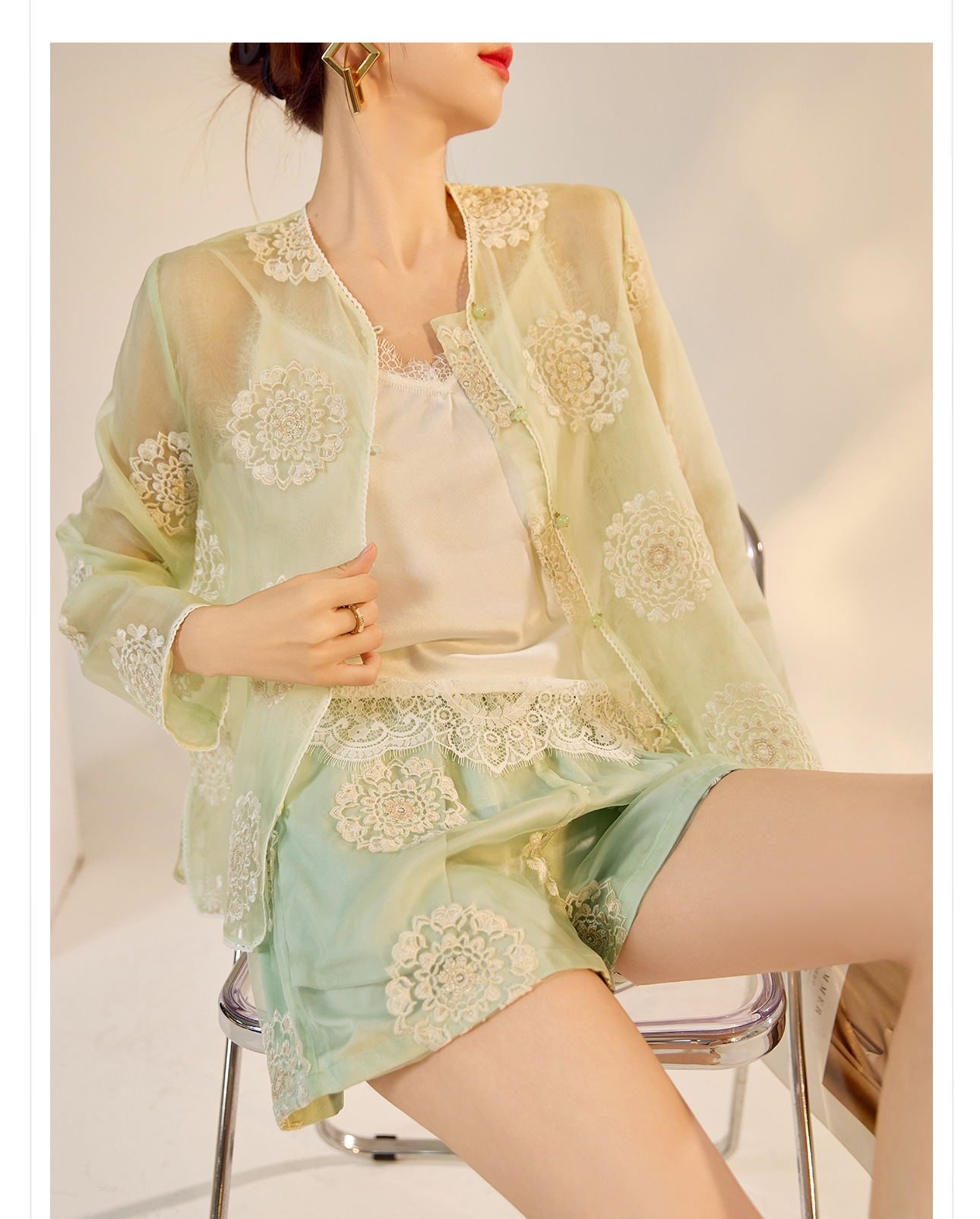 Bộ ba món áo khoác, áo vest và quần short lụa thêu sequin cao cấp kiểu Trung Quốc mới N3042 — Quần short xanh lục nhạt, Áo khoác xanh lục nhạt, Gi lê xanh lục nhạt chi tiết 16