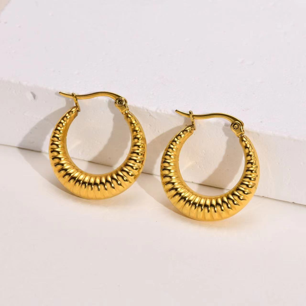 1 Pair Original Design Solid Color Spiral Stripe Plating Titanium Steel Hoop Earrings display picture 3