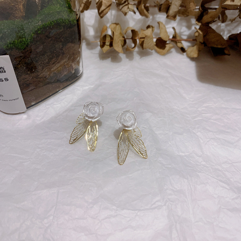 Pendientes Simples De Flor De Mariposa, Pendientes De Tuerca De Aleación De Rosa Blanca A La Moda display picture 2