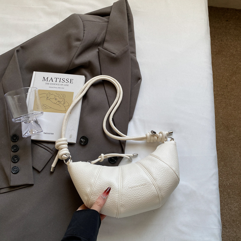 액세서리가 없는 흰색