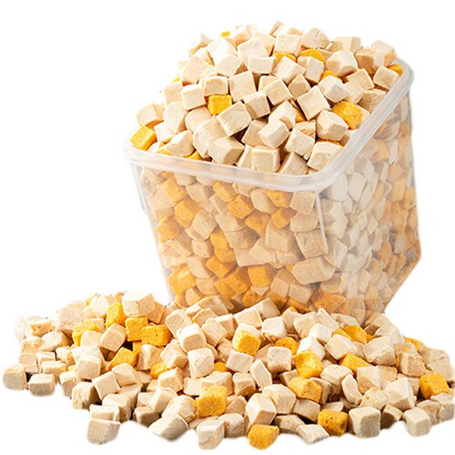 Pet snacks wholesale egg yolk chicken pellets mixed with food training interactive dog snacks nutrition fattening cat snacks freeze-dried