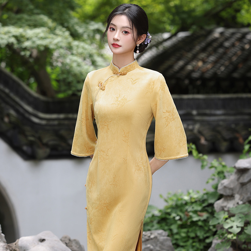 Yellow Chinese-Style Autumn Three-Quarter Sleeve Qipao, Modernized Young Style, 2026 New Model, Women's Retro Slim-Fit Waist-Cinching Yellow Chinese-Style Autumn Three-Quarter Sleeve Qipao, Modernized Young Style, 2026 New Model, Women's Retro Slim-Fit Waist-Cinching