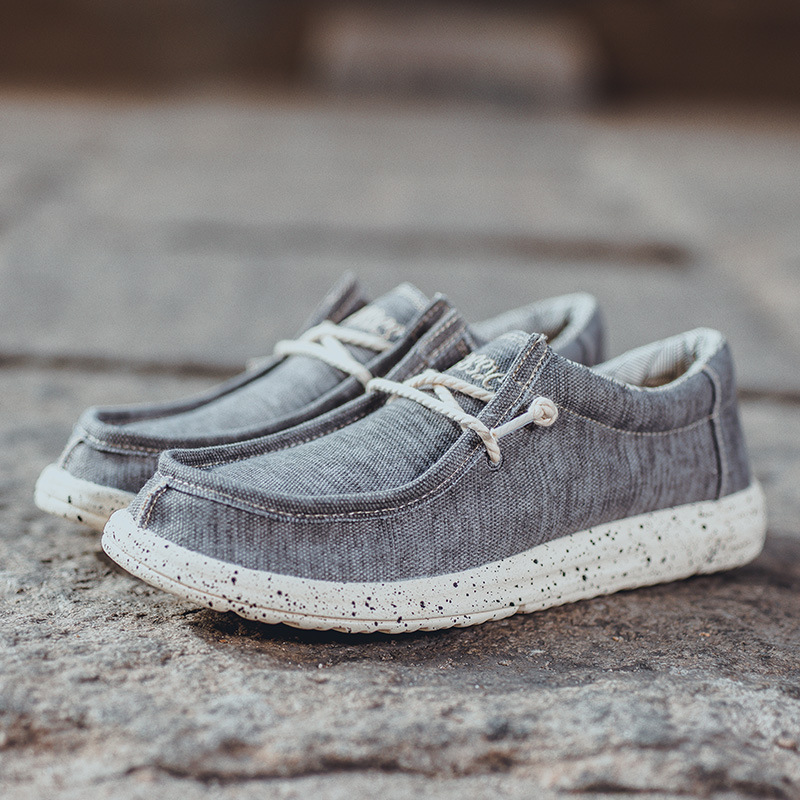 2025 al por mayor de primavera de mediana edad nuevos zapatos casuales de hombre zapatos de tela transpirables zapatos de lona PU ligeros zapatos de pedaleos
