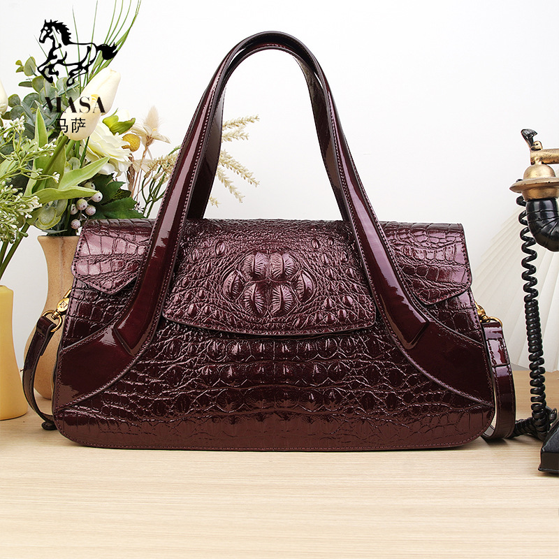 유럽과 미국의 레트로 라이트 럭셔리 여성용 가방 2024 새로운 겨드랑이 가방 모든 경기 캐주얼 통근 휴대용 어깨 크로스 바디 여성용 가방