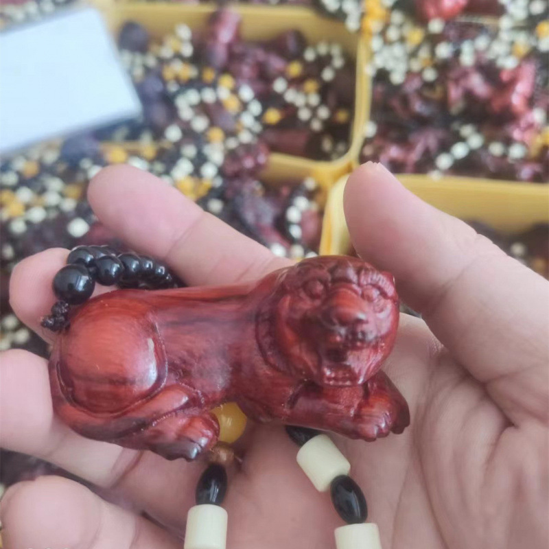 工場卸売紫檀手彫り木彫り貔貅財神ペンダント工芸品、ライブストリーミングや屋台で人気商品|undefined
