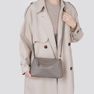 �^��ţƤ��ʯ�^�y�ļ���Ƥ��б���Ůʿ�¿�r�����e�ٴ�μ�С��