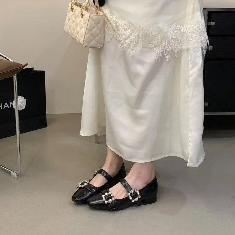 Zapatos franceses de diamante Marie Jean 2026 nuevo verano una palabra zapatos de una sola palabra temperamento versátil zapatos super hadas zapatos de una sola boca superficial zapatos