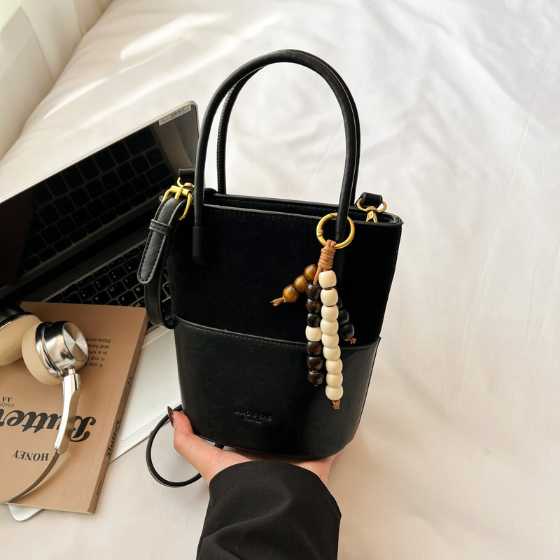 Coreano de seda doble bolso de cubo de color contraste para mujeres 2025 nueva moda versátil bolso de hombro bolso de brazo