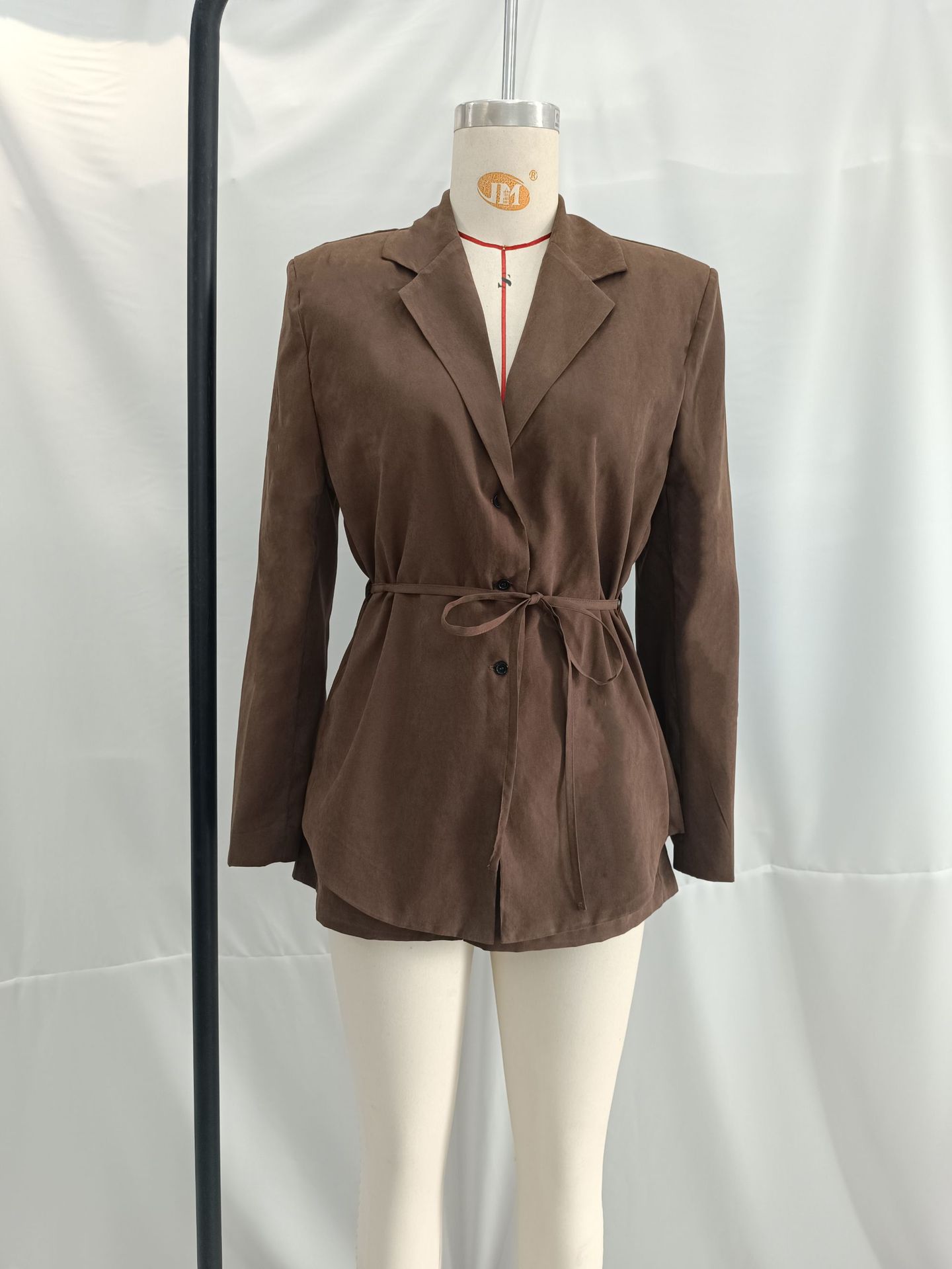 Ensemble tailleur d'été décontracté GraceChic Za pour femme, style européen et américain, coupe cintrée, blazer avec ceinture et mini-short à cravate._voghion.com
