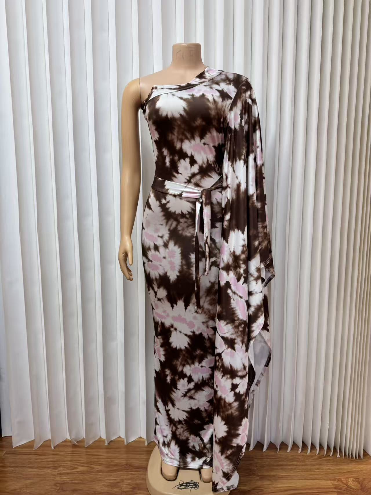 Bold Tie-Dye Batwing Sleeve Maxi Dress With High Waist & Open Back - Bohemian Beach Party Dress Soft & Flowy Milk Silk Fabric_ecoleips.com
