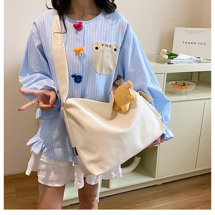 The 2024 new Korean-style simple and laid-back casual canvas crossbody bag and the large-capacity versatile tote bag are selling well full figure