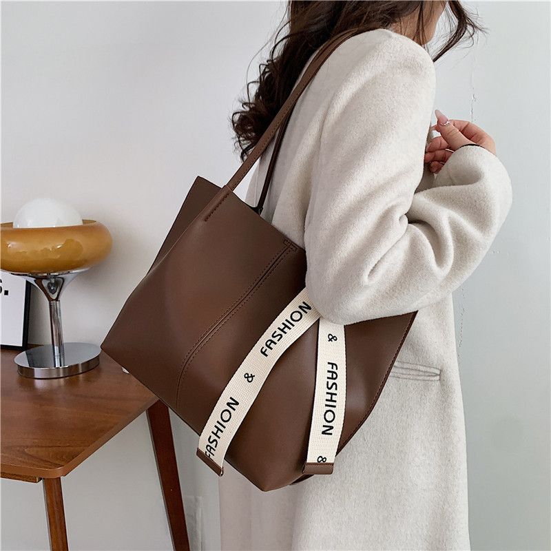 Bolso retro para mujeres 2024 nueva moda bolso de viaje de moda versátil bolso de hombro de mano de gran capacidad