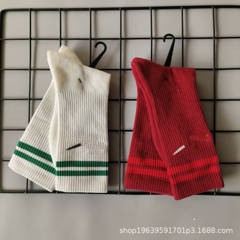 Su Wan Nai Xie Double Hook Embroidery Towel Bottom Socks Red Christmas Socks Unisex Colorful Basketball Socks Mid-Calf