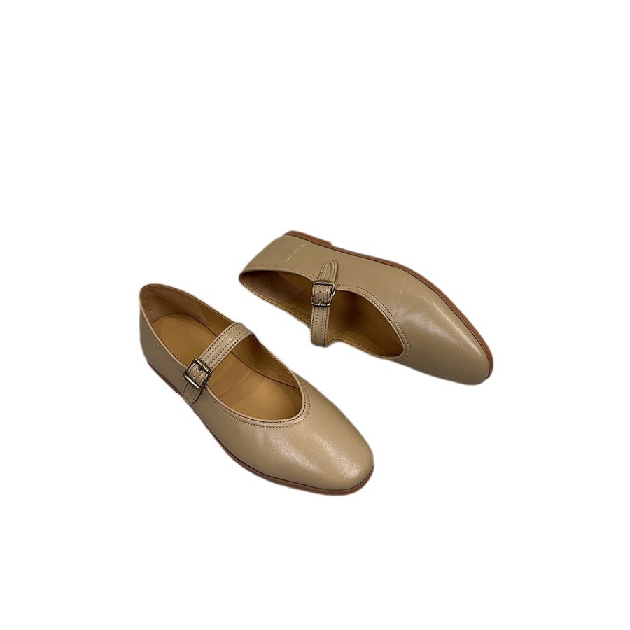 Low solid color shoes with a strap low-cut